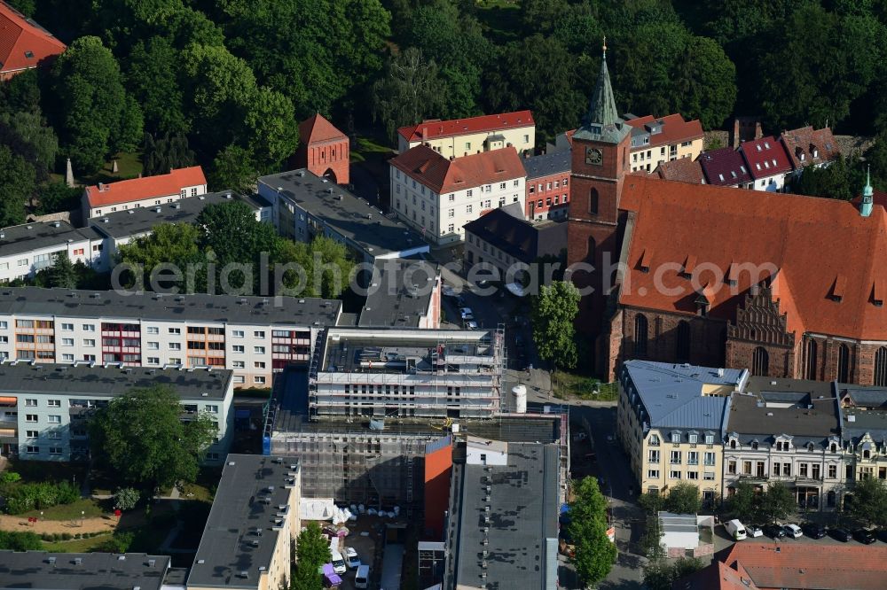 Bernau from above - Construction site of Town Hall building of the city administration Gruenstrasse corner Buergermeisterstrasse in Bernau in the state Brandenburg, Germany