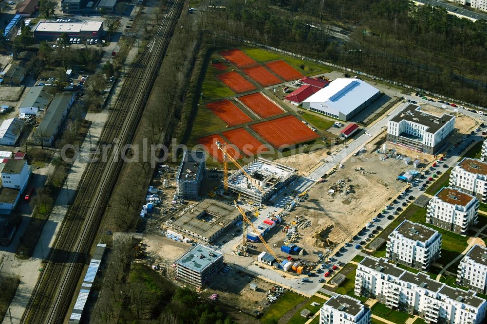 Potsdam from the bird's eye view: Construction site for a health center and medical center between Brunnenallee and Sophie-Alberti-Strasse destrict Waldstadt in Potsdam in the state Brandenburg, Germany