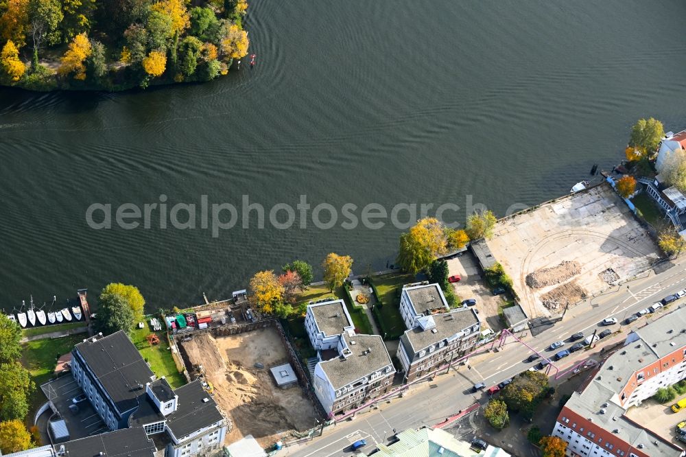 Berlin from the bird's eye view: Construction site for the new building on Gruenauer Strasse at the corner of Glienicker Strasse on the course of the Dahme river in the district Koepenick in Berlin, Germany