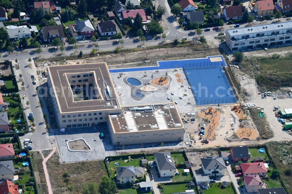 Aerial photograph Berlin - Construction site of a primary school on Habichtshorst in the Biesdorf part of the district of Marzahn-Hellersdorf in Berlin. The premises will include a sports arena and a schoolyard and was developed by the architectural company ReimarHerbst