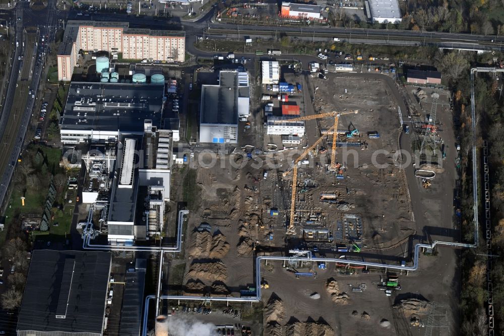 Aerial image Berlin - Construction site of power plants and exhaust towers of thermal power station - Kraft-Waerme-Kopplungsanlage on Rhinstrasse in the district Marzahn in Berlin, Germany