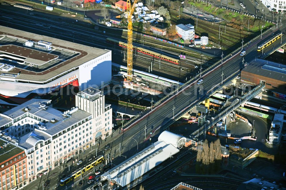 Aerial photograph Berlin - Construction site for new high-rise building complex EDGE East Side in the district Friedrichshain in Berlin, Germany