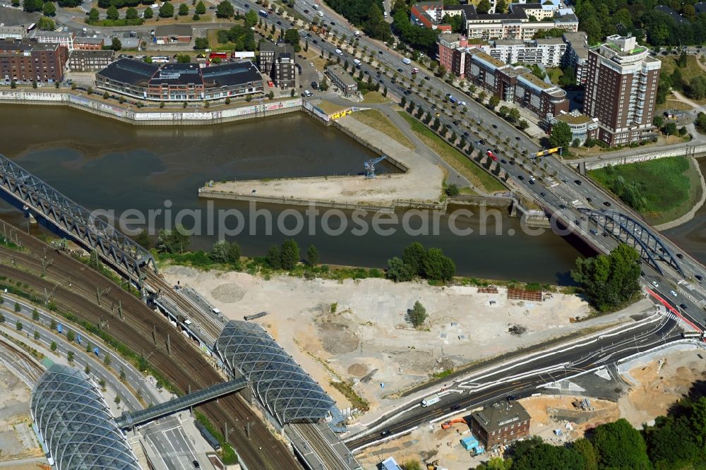 Hamburg from the bird's eye view: Construction site for new high-rise building complex Elbtower on Zweibrueckenstrasse between Oberhafenkanal and Norderelbe in the district HafenCity in Hamburg, Germany