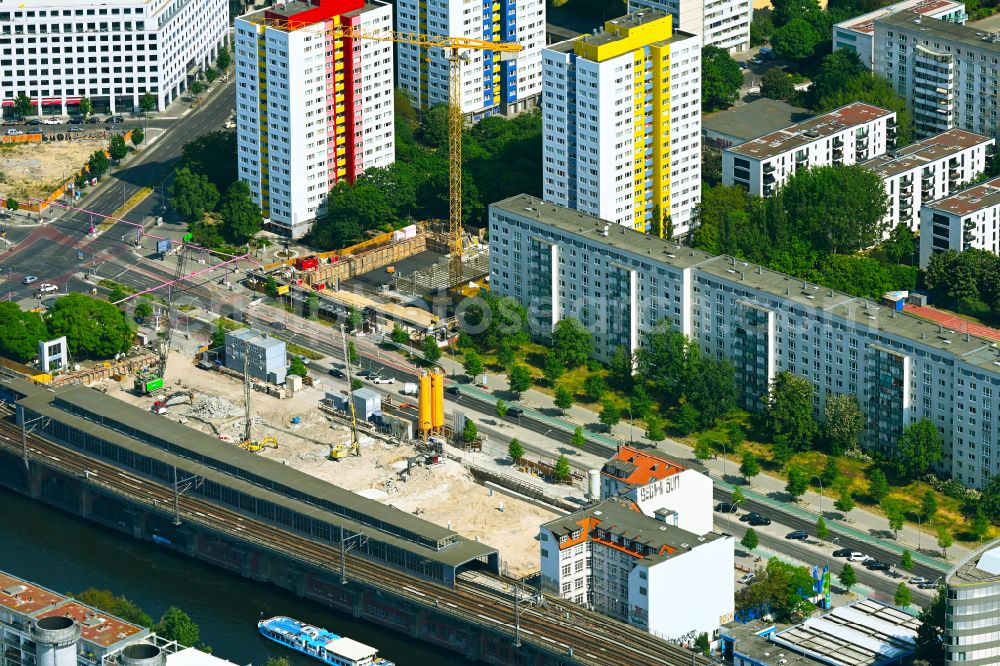 Aerial photograph Berlin - Construction site for new high-rise building complex JAHO Berlin-Mitte on Holzmarktstrasse on S-Bahnhof Jannowitzbruecke in the district Mitte in Berlin, Germany