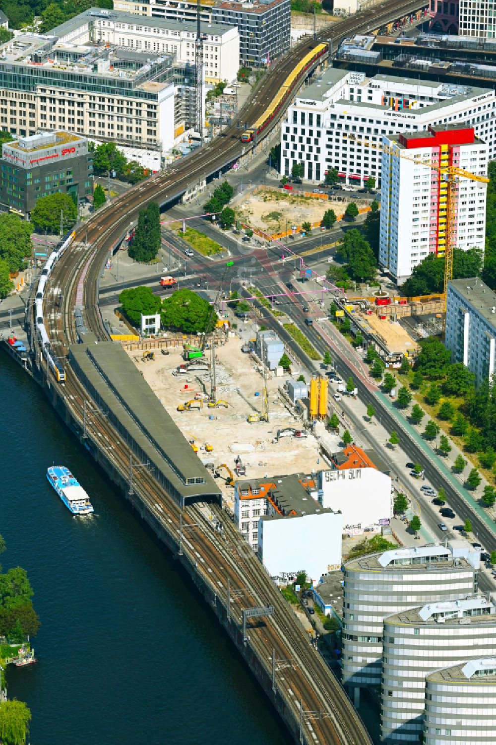 Aerial image Berlin - Construction site for new high-rise building complex JAHO Berlin-Mitte on Holzmarktstrasse on S-Bahnhof Jannowitzbruecke in the district Mitte in Berlin, Germany