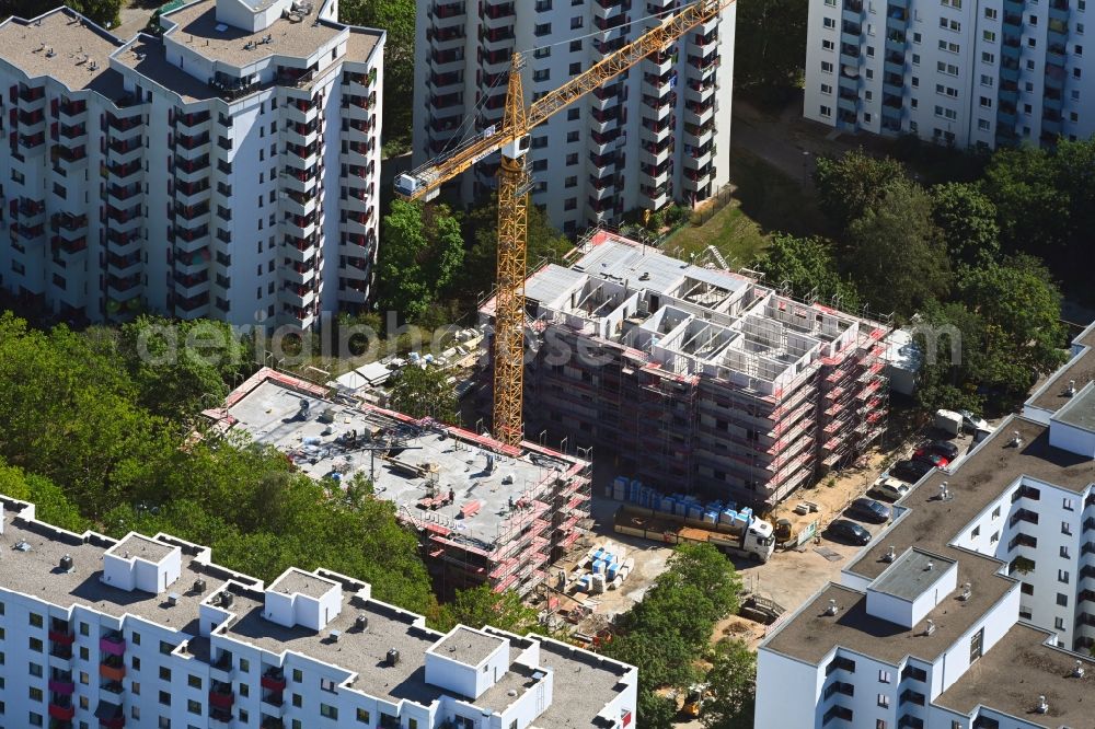 Aerial image Berlin - Construction site for new high-rise building complex Wohnturm on Theodor-Loos-Weg in of Gropiusstadt in the district Buckow in Berlin, Germany