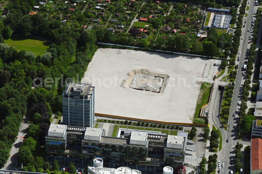 Aerial photograph München - Construction site for new high-rise building complex Zentrale of Bayerischen Versorgungskammer (BVK) on street Richard-Strauss-Strasse in the district Bogenhausen in Munich in the state Bavaria, Germany