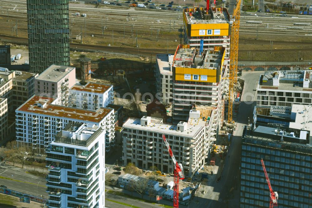 Berlin from above - Construction site for the new skyscraper ensemble Max und Moritz Quartier - UPSIDE BERLIN with residential and commercial units by the company DIE WOHNKOMPANIE Berlin GmbH and the architecture office Noefer Gesellschaft von Architekten mbH on Mariane-von-Rantzau-Strasse in the district Friedrichshain in Berlin, Germany