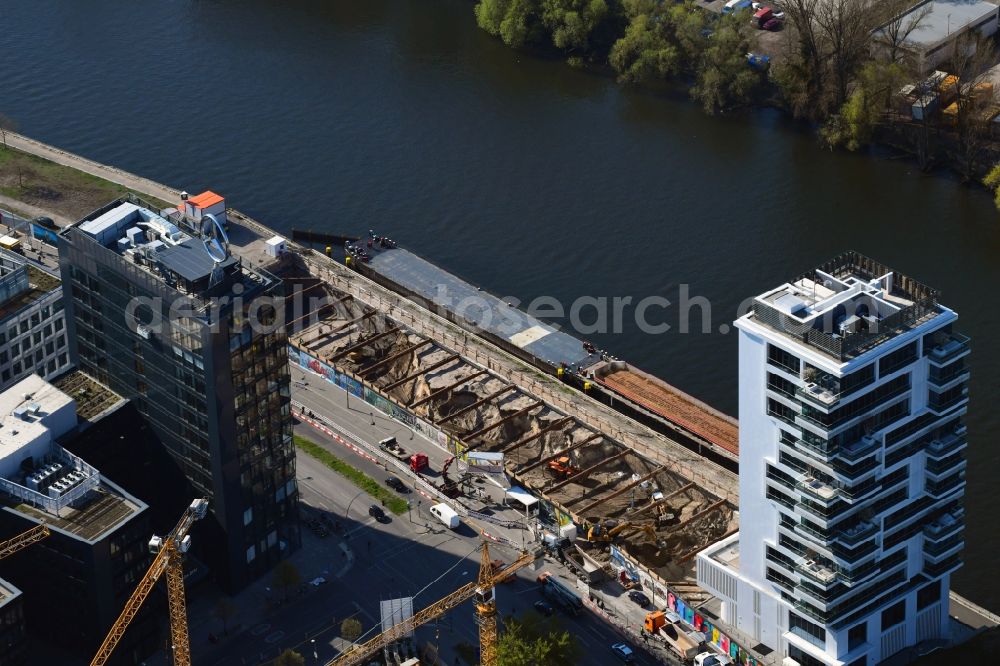 Aerial image Berlin - New construction site the hotel complex PIER 61|63 on Muehlenstrasse in Berlin, Germany