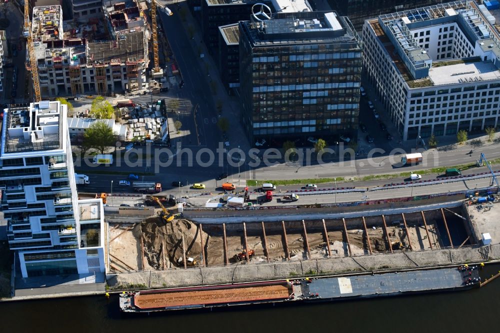 Aerial photograph Berlin - New construction site the hotel complex PIER 61|63 on Muehlenstrasse in Berlin, Germany