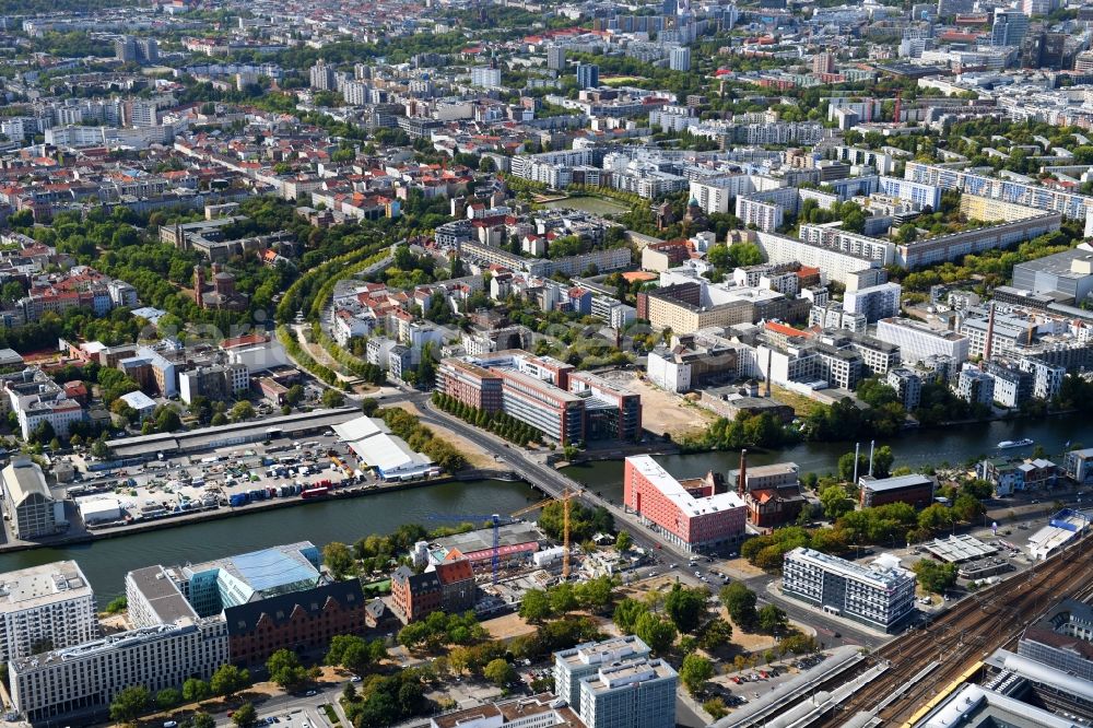 Aerial photograph Berlin - New construction site the hotel complex Stralauer Platz - An of Schillingbruecke in the district Friedrichshain in Berlin, Germany