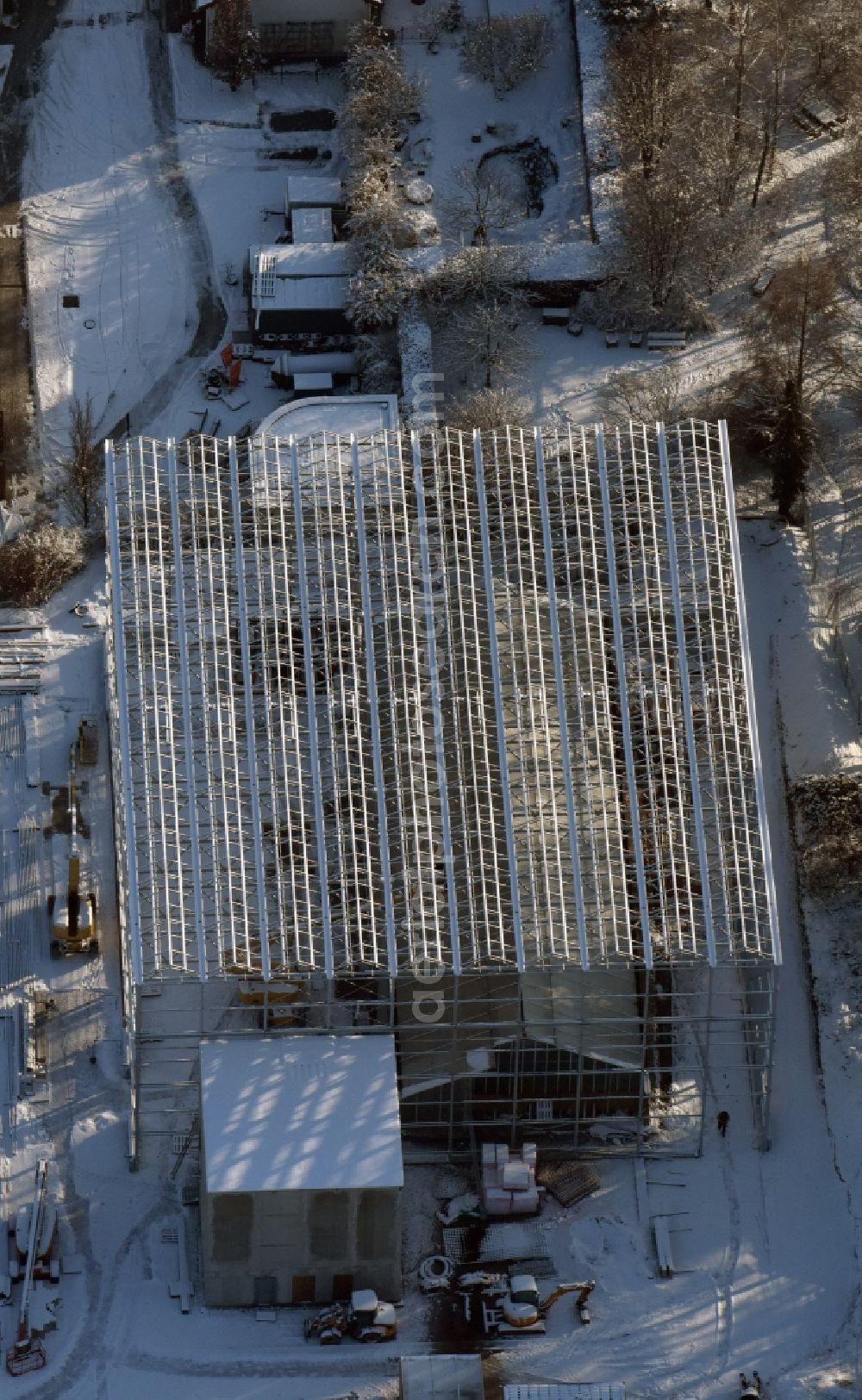 Aerial photograph Berlin - Wintry snowy construction site to build a new information pavilion for the IGA 2017 in the Eisenacher Strasse in Marzahn district in Berlin