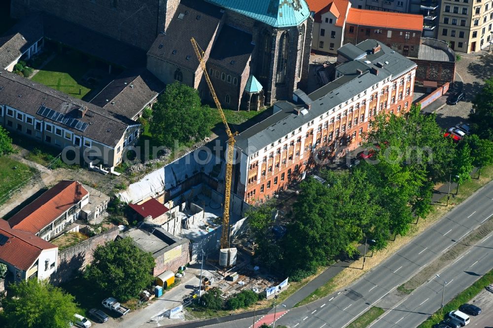 Magdeburg from the bird's eye view: Construction site for the new building complex of the monastery of the Wallonerkirche on Wallonerberg - Altes Fischerufer in the district Altstadt in Magdeburg in the state Saxony-Anhalt, Germany