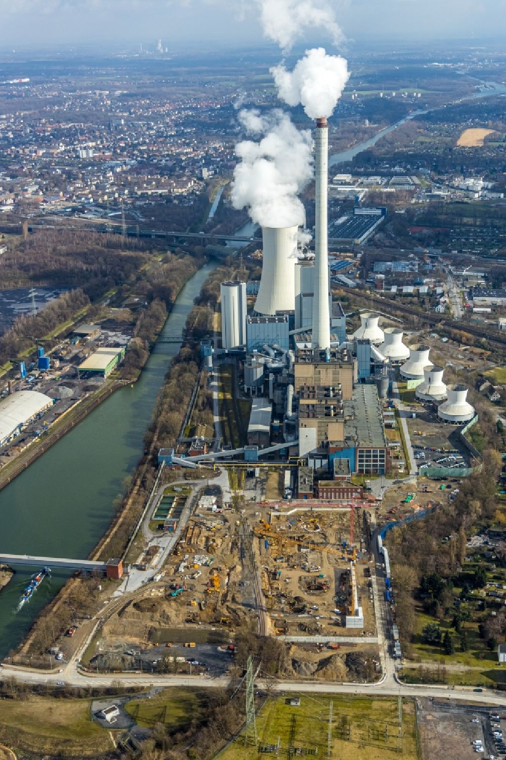 Herne from above - Construction site for the new construction of the power plants of a gas and steam power plant of STEAG GmbH in Herne in the federal state of North Rhine-Westphalia, Germany