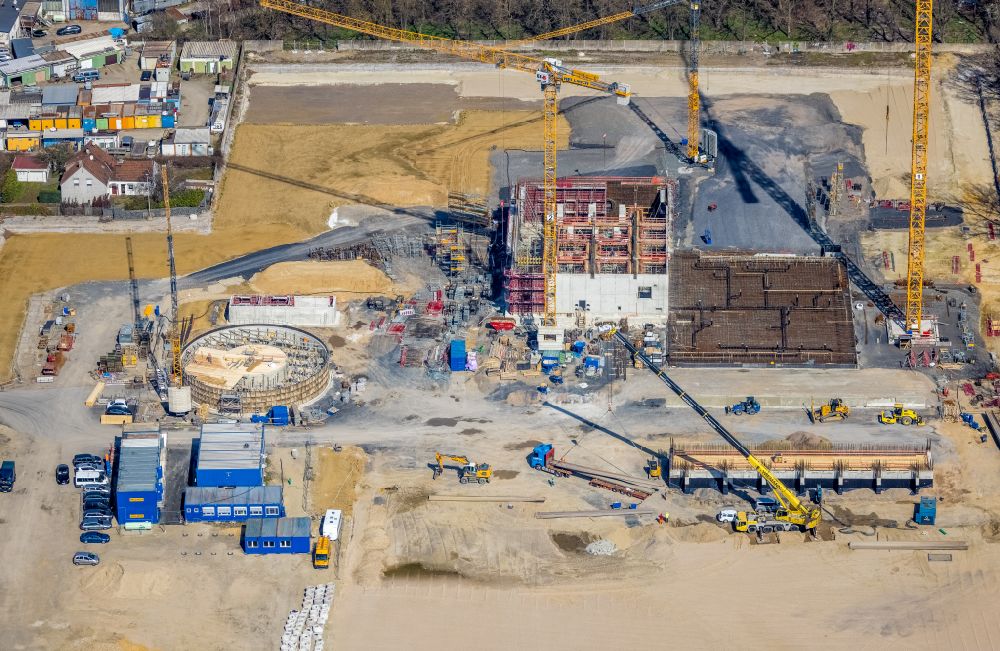 Aerial image Dinslaken - Construction site of power plants and exhaust towers of thermal power station DHE - Dinslakener Holz-Energiezentrum in Dinslaken at Ruhrgebiet in the state North Rhine-Westphalia, Germany