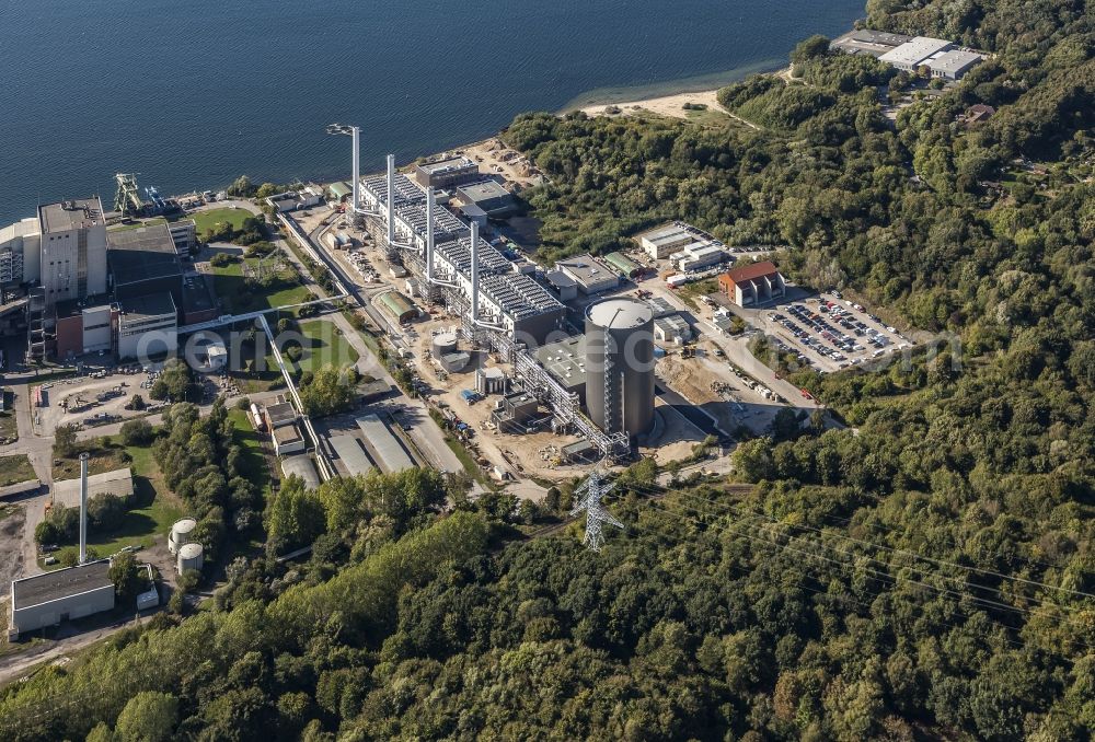 Kiel from above - Construction site of power plants and exhaust towers of thermal power station a a