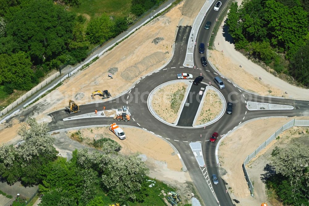 Aerial photograph Königs Wusterhausen - New construction of the road at the roundabout - road Am Moellenberg - country road L30 in the district Niederlehme in Koenigs Wusterhausen in the state Brandenburg, Germany