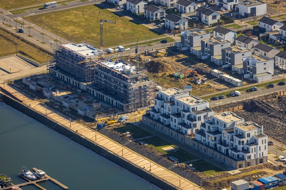 Aerial photograph Gelsenkirchen - Construction site to build the new multi-family residential complex Graf Bismarck on Johannes-Rau-Allee overlooking sports boat moorings on the banks of the Rhein-Herne-Kanal in the district Bismarck in Gelsenkirchen in the state North Rhine-Westphalia, Germany
