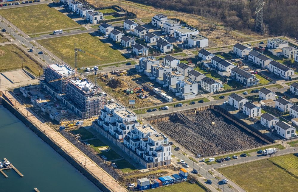 Gelsenkirchen from above - Construction site to build the new multi-family residential complex Graf Bismarck on Johannes-Rau-Allee overlooking sports boat moorings on the banks of the Rhein-Herne-Kanal in the district Bismarck in Gelsenkirchen in the state North Rhine-Westphalia, Germany