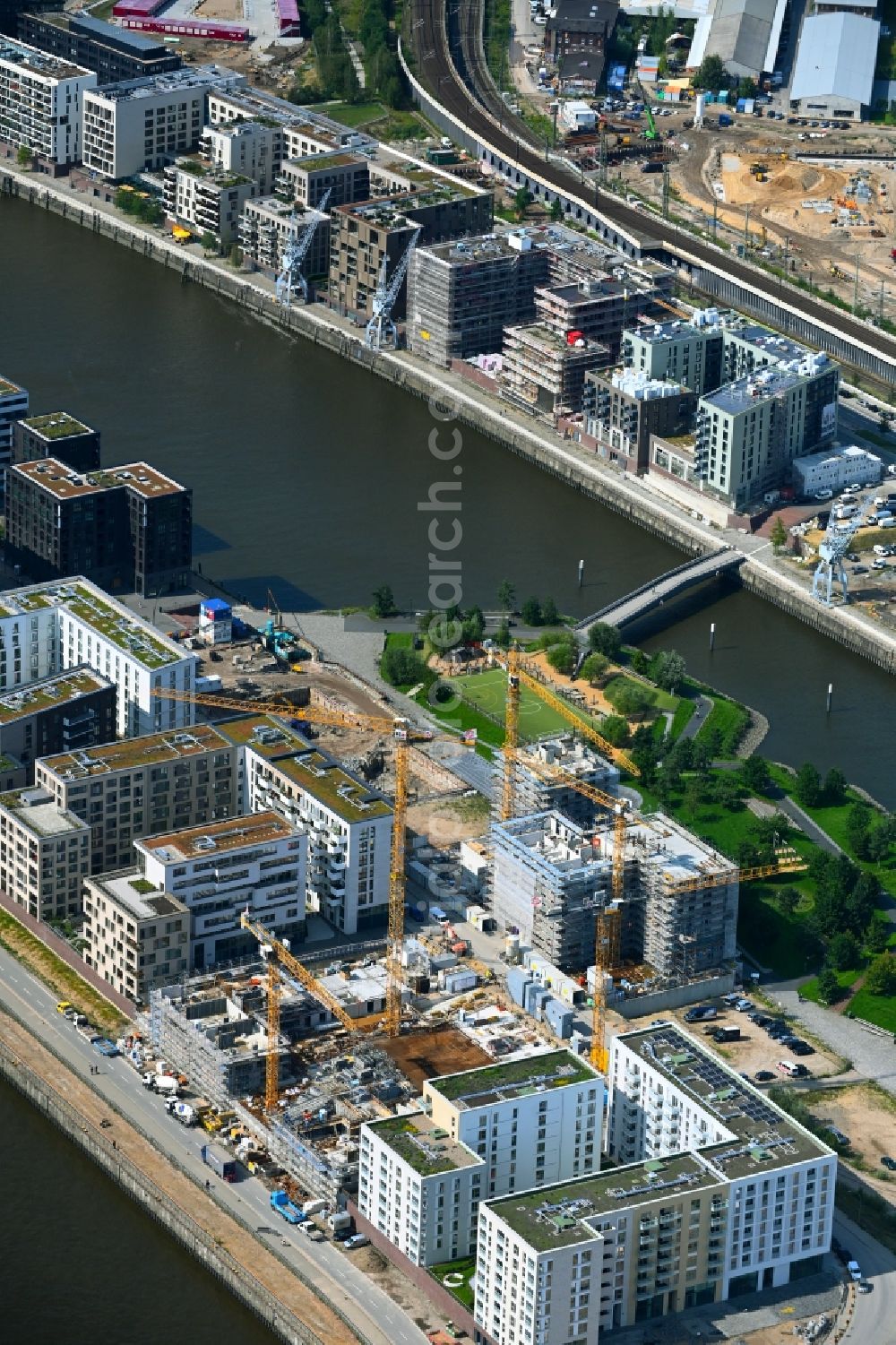 Hamburg from the bird's eye view: Construction site to build a new multi-family residential complex on Baakenhafen Baufeld 99 along the Baakenallee in the district HafenCity in Hamburg, Germany