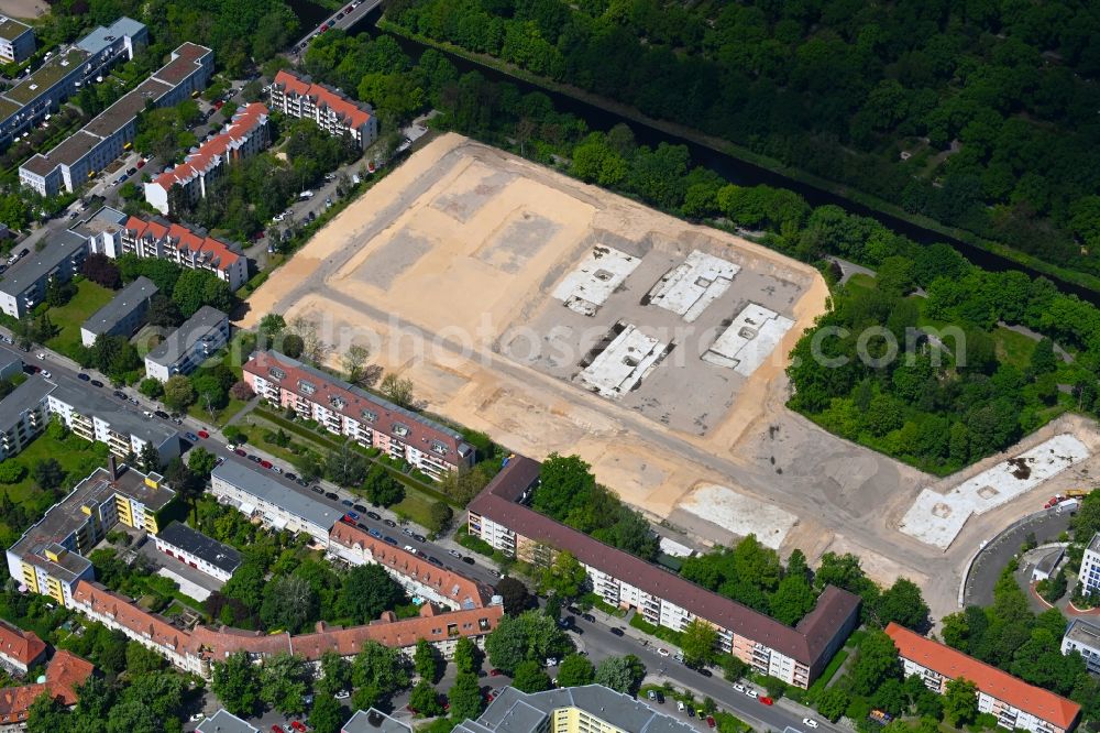 Berlin from above - Construction site to build a new multi-family residential complex on Buschkrugallee in the district Britz in Berlin, Germany