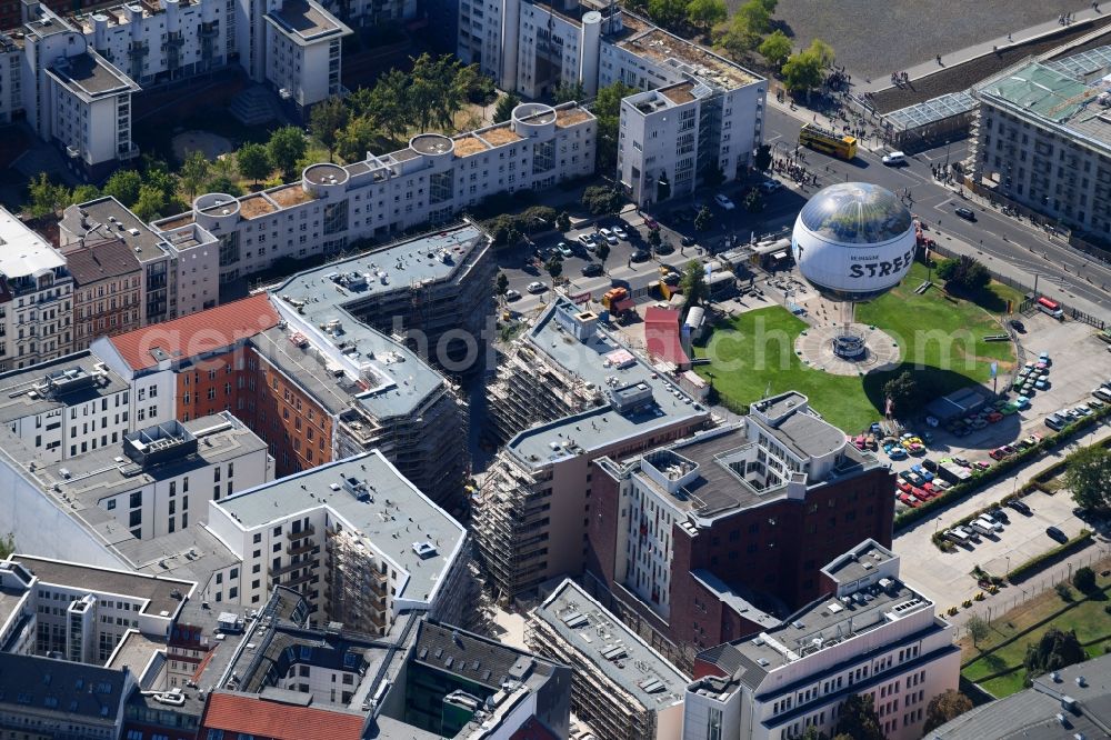 Aerial photograph Berlin - Construction site to build a new multi-family residential complex Charlie Livin of Trockland Management GmbH along the Zimmerstrasse and Mauerstrasse in the district Mitte in Berlin, Germany