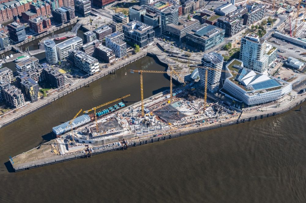 Aerial photograph Hamburg - Construction site to build a new multi-family residential complex of DC DEVELOPMENTS GMBH & CO. KG on Strandkai in the district HafenCity in Hamburg, Germany