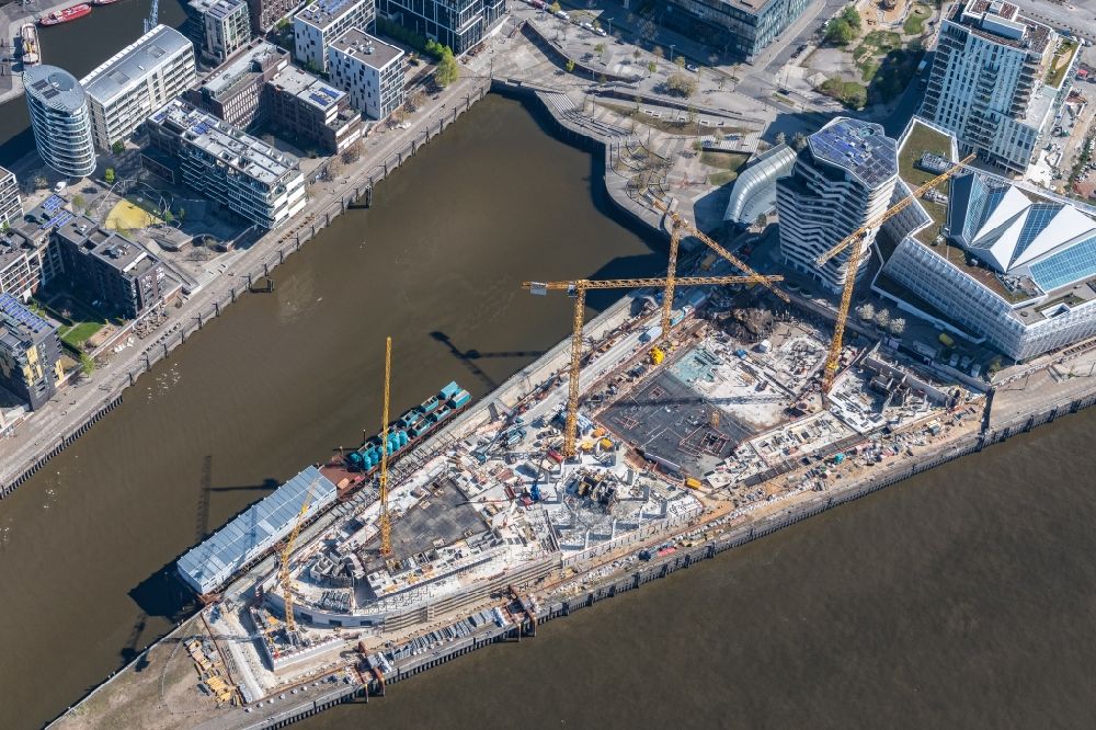 Aerial image Hamburg - Construction site to build a new multi-family residential complex of DC DEVELOPMENTS GMBH & CO. KG on Strandkai in the district HafenCity in Hamburg, Germany