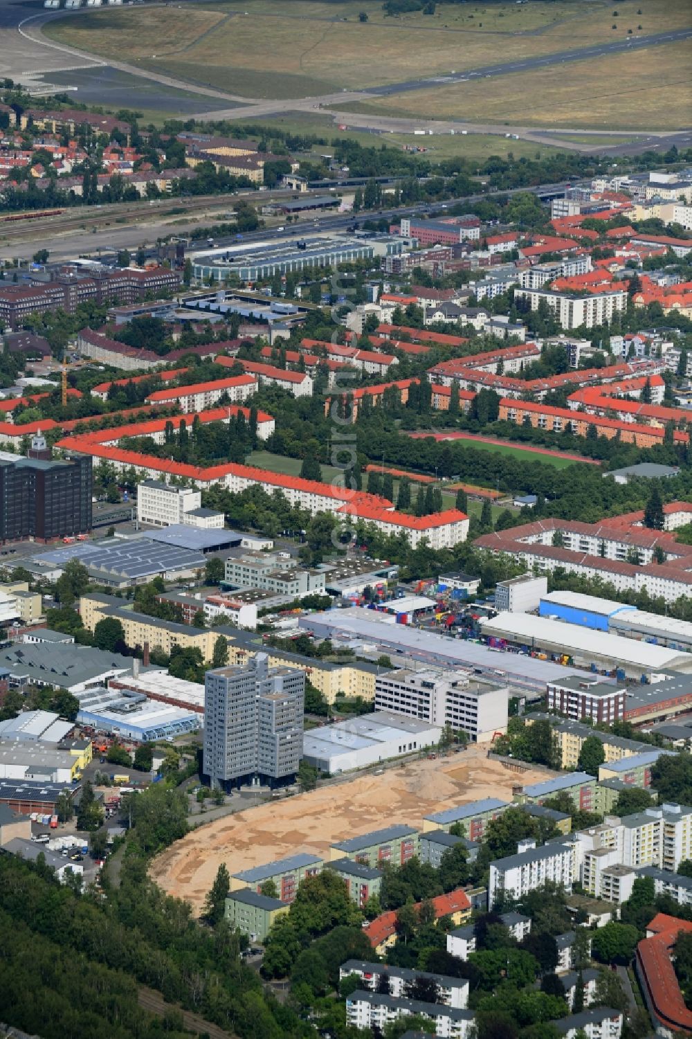 Aerial photograph Berlin - Construction site to build a new multi-family residential complex Eythstrasse corner Bessemerstrasse in the district Schoeneberg in Berlin, Germany