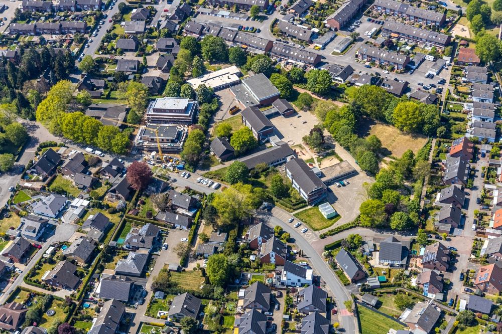 Aerial image Wesel - Construction site to build a new multi-family residential complex on Feuerdornstrasse overlooking the Gemeinschaftsgrundschule Blumenkamp in the district Blumenkamp in Wesel in the state North Rhine-Westphalia, Germany