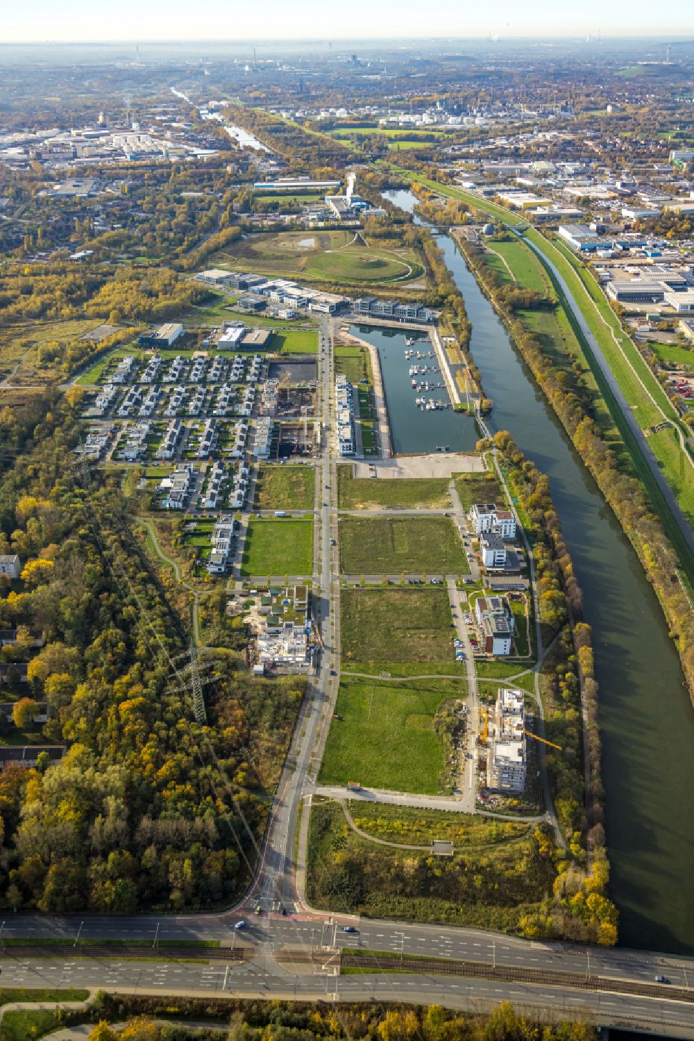 Aerial photograph Gelsenkirchen - Construction site to build a new multi-family residential complex Graf Bismarck on Luebecker Strasse in Gelsenkirchen at Ruhrgebiet in the state North Rhine-Westphalia, Germany