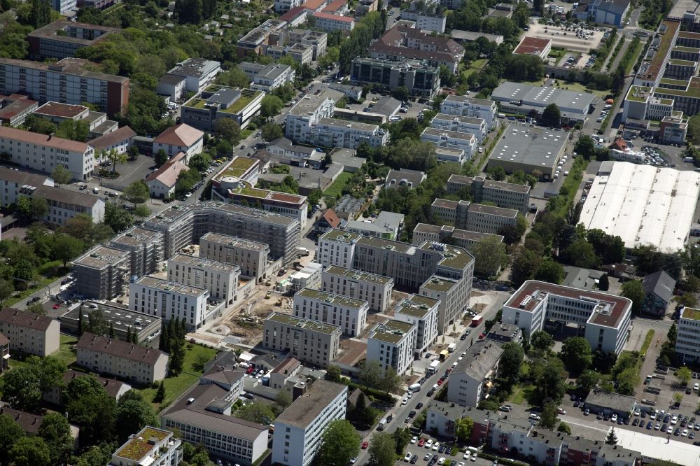 Wiesbaden from above - Construction site to build a new multi-family residential complex a??Gruene Mittea?? on Salierstrasse - Wittelsbacherstrasse in the district Suedost in Wiesbaden in the state Hesse, Germany