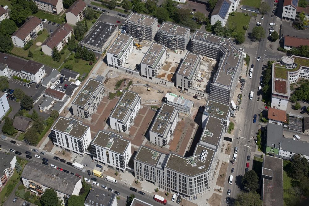 Aerial photograph Wiesbaden - Construction site to build a new multi-family residential complex a??Gruene Mittea?? on Salierstrasse - Wittelsbacherstrasse in the district Suedost in Wiesbaden in the state Hesse, Germany
