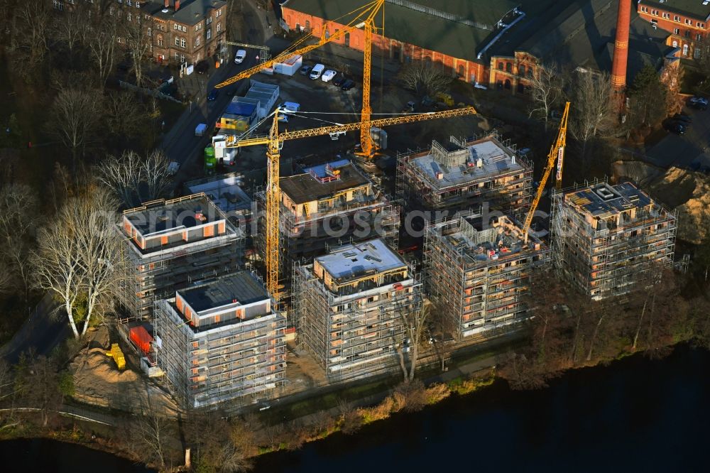Aerial image Berlin - Construction site for the construction of an apartment building on the Havel island of Eiswerder in the district of Hakenfelde in Berlin, Germany