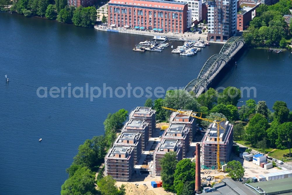 Aerial image Berlin - Construction site for the construction of an apartment building on the Havel island of Eiswerder in the district of Spandau Hakenfelde in Berlin, Germany