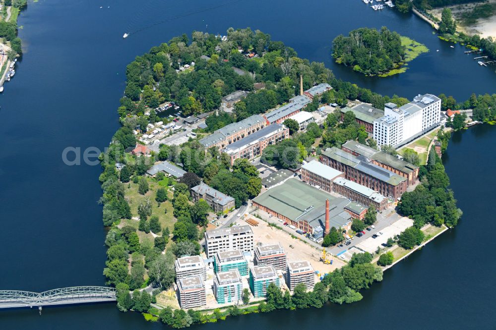 Aerial photograph Berlin - Construction site for the construction of an apartment building on the Havel island of Eiswerder in the district of Spandau Hakenfelde in Berlin, Germany