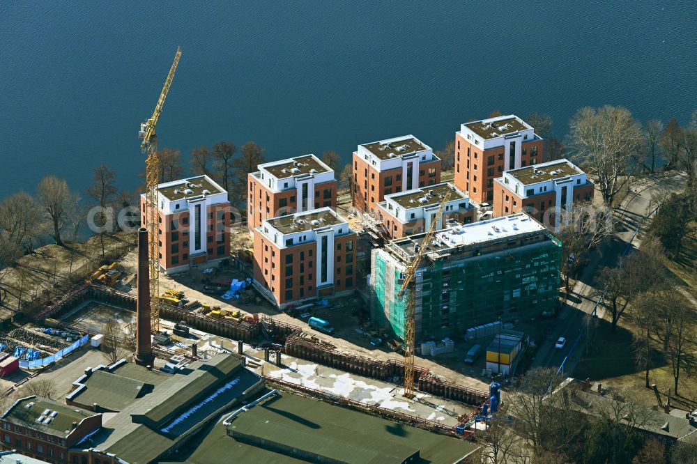 Berlin from the bird's eye view: Construction site for the construction of an apartment building on the Havel island of Eiswerder in the district on street Eiswerderstrasse of Spandau Hakenfelde in Berlin, Germany