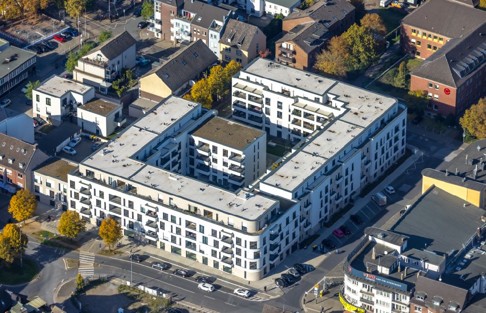 Aerial photograph Moers - construction site to build a new multi-family residential complex Homberger Strasse - Otto-Hue-Strasse - Bankstrasse in the district Asberg in Moers in the state North Rhine-Westphalia, Germany