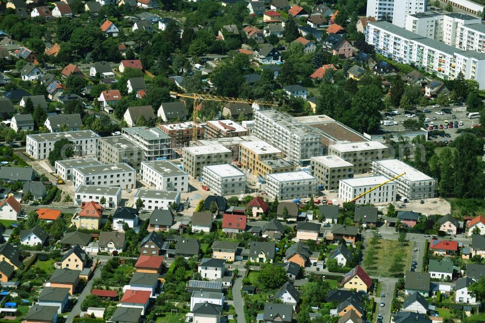 Aerial image Berlin - Construction site to build a new multi-family residential complex of Johannisgaerten between of Strasse am Flugplatz and Melli-Beese-Strasse in the district Johannisthal in Berlin, Germany