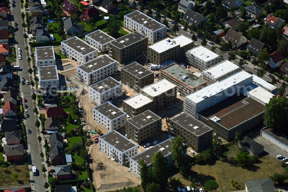 Aerial photograph Berlin - Construction site to build a new multi-family residential complex of Johannisgaerten between of Strasse am Flugplatz and Melli-Beese-Strasse in the district Johannisthal in Berlin, Germany