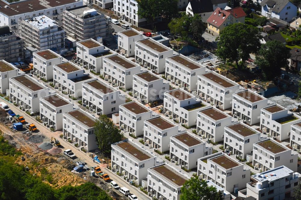Aerial image Friedrichsdorf - Construction site to build a new multi-family residential complex OekoSiedlung between Plantation and Pettenweiler Holzweg in the district Dillingen in Friedrichsdorf in the state Hesse, Germany