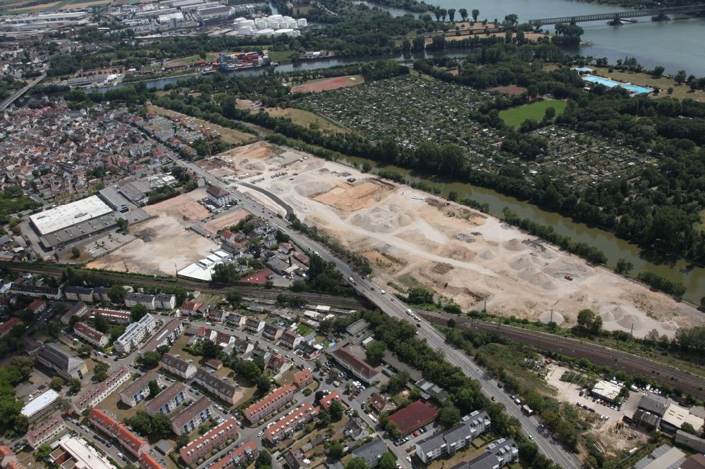 Wiesbaden from the bird's eye view: Construction site to build a new multi-family residential complex Linde-Quartier in the district Mainz-Kostheim in Wiesbaden in the state Hesse, Germany