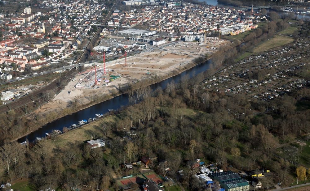 Wiesbaden from the bird's eye view: Construction site to build a new multi-family residential complex Linde-Quartier in the district Mainz-Kostheim in Wiesbaden in the state Hesse, Germany