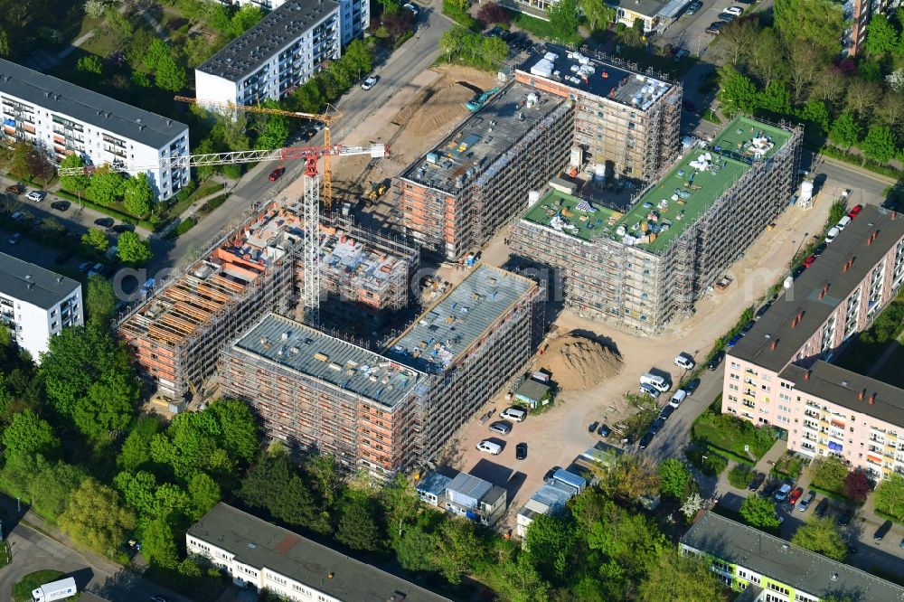 Berlin from the bird's eye view: Construction site to build a new multi-family residential complex Lion-Feuchtwanger-Strasse - Gadebuscher Strasse in the district Hellersdorf in Berlin, Germany