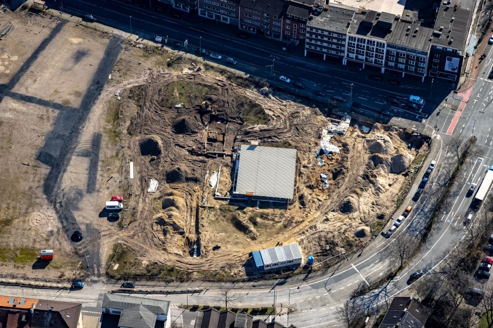 Aerial image Duisburg - Construction site to build a new multi-family residential complex Mercatorviertel along the Oberstrasse - Poststrasse and Gutenbergstrasse in Duisburg at Ruhrgebiet in the state North Rhine-Westphalia, Germany