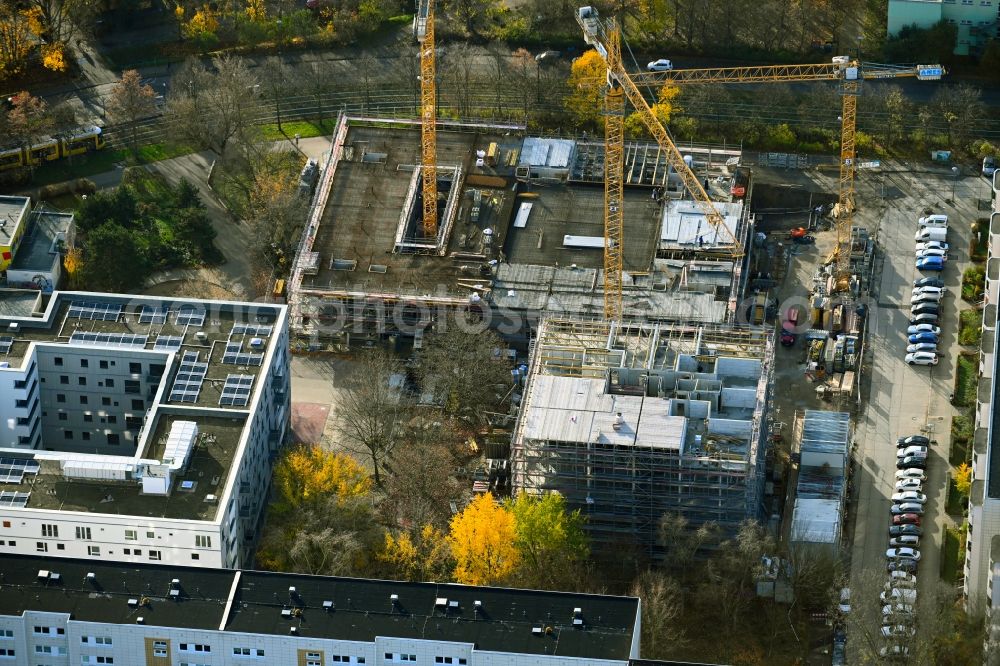 Aerial image Berlin - Construction site to build a new multi-family residential complex Muehlengrund on Rotkamp corner Matenzeile in the district Neu-Hohenschoenhausen in Berlin, Germany