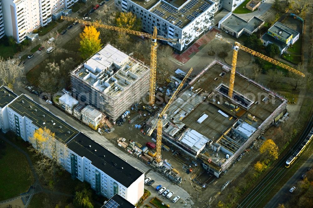 Aerial image Berlin - Construction site to build a new multi-family residential complex Muehlengrund on Rotkamp corner Matenzeile in the district Neu-Hohenschoenhausen in Berlin, Germany