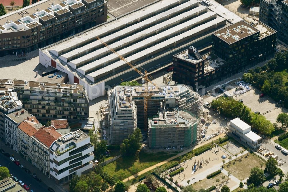 Berlin from above - Construction site to build a new multi-family residential complex NeuHouse on Enckestrasse in the district Kreuzberg in Berlin, Germany