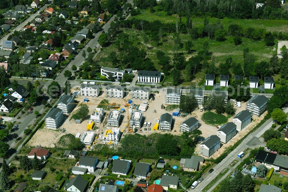 Aerial photograph Berlin - Construction site to build a new multi-family residential complex Mittelweg - Bohnsdorfer Weg - Wegedornstrasse in the district Altglienicke in Berlin, Germany