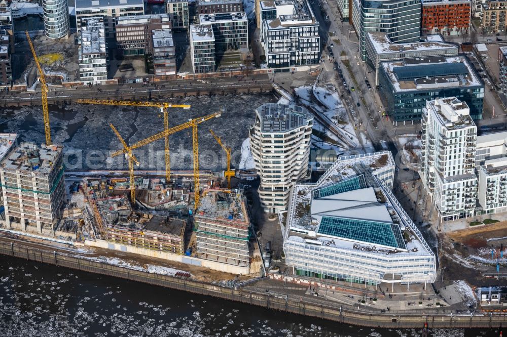 Aerial photograph Hamburg - Construction site to build a new multi-family residential complex of DC DEVELOPMENTS GMBH & CO. KG on Strandkai along the Nordelbe in the district HafenCity in Hamburg, Germany